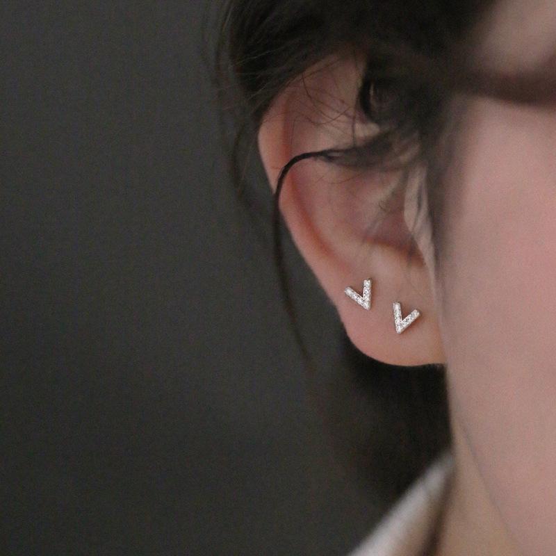 Korean Version Simple Diamond V-shaped Stud Earrings Super Flash Geometric Letter Temperament Earrings Ins Student Girlfriend Gift