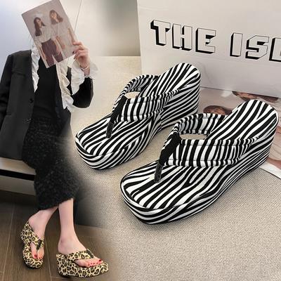 2024 Новые летние тапочки с узором «елочка» женские туфли на танкетке с защипнутым носком на высоком каблуке сандалии с высокой посадкой