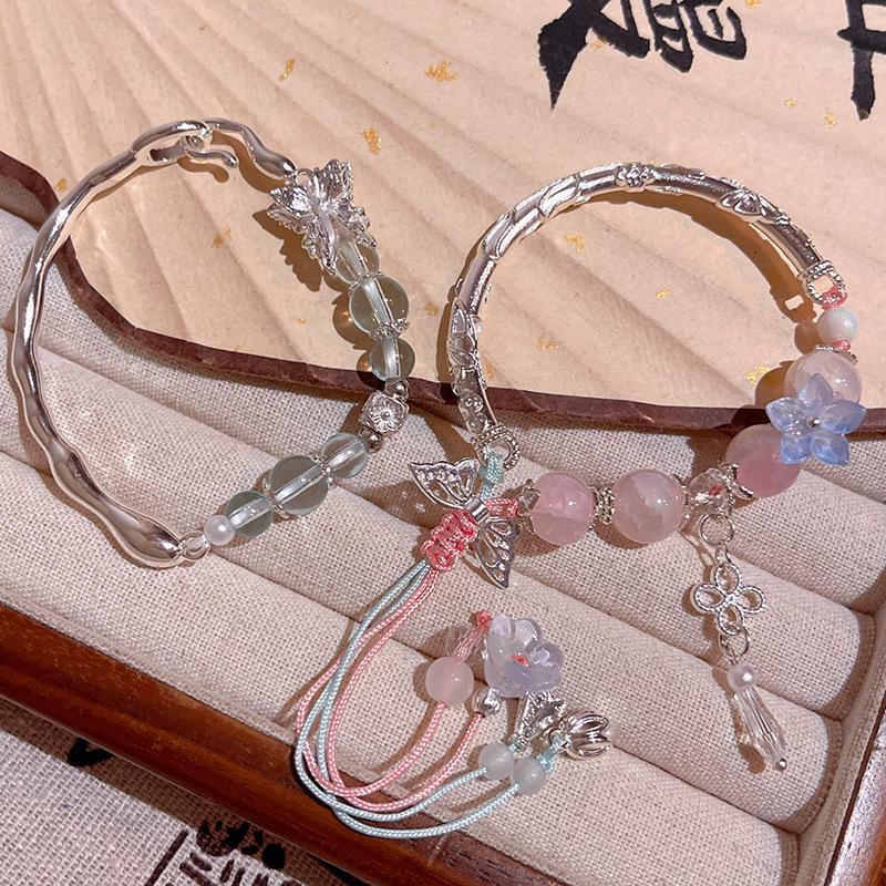 Браслет с подвесками «Розовый лотос и бабочка» с цветущей вишней — этнический стиль, легкие роскошные украшения из бисера для женщин