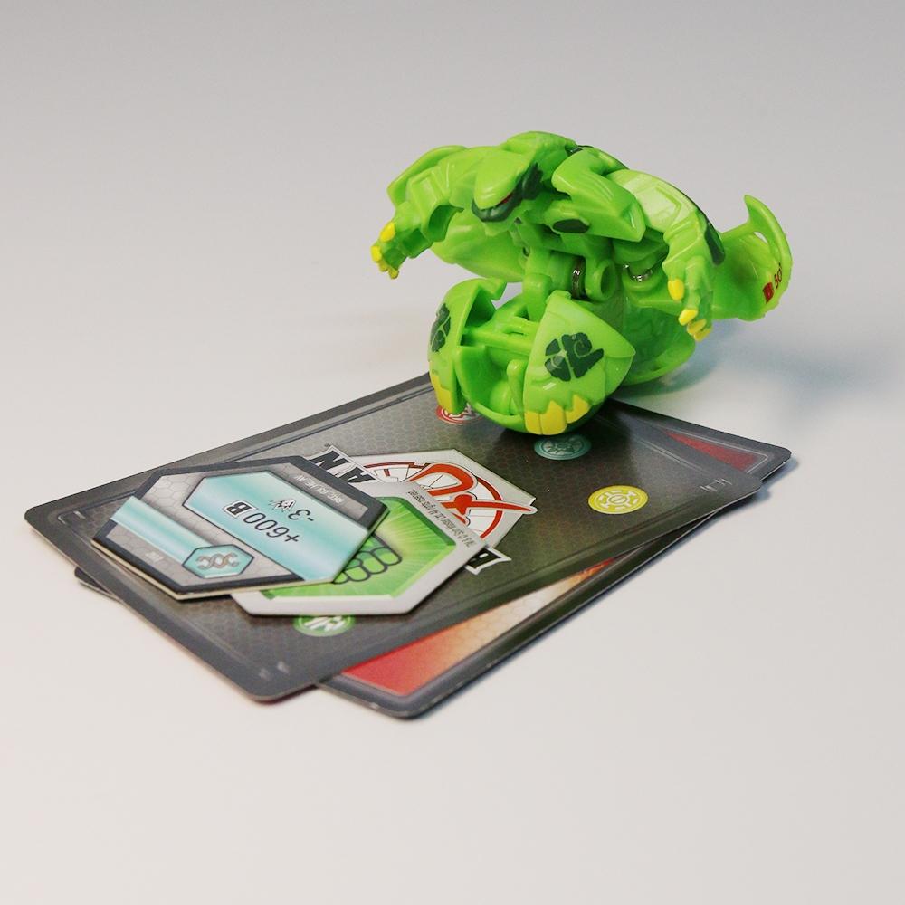 Настольная игра Bakugan Battle Brawlers с прозрачными фигурками и множеством персонажей