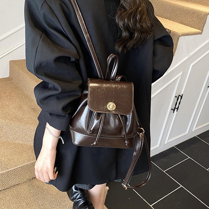 Заказ клиента Корейская версия нишевый дизайн 2025 рюкзак для поездок на работу новый универсальный женский рюкзак дорожная модная сумка