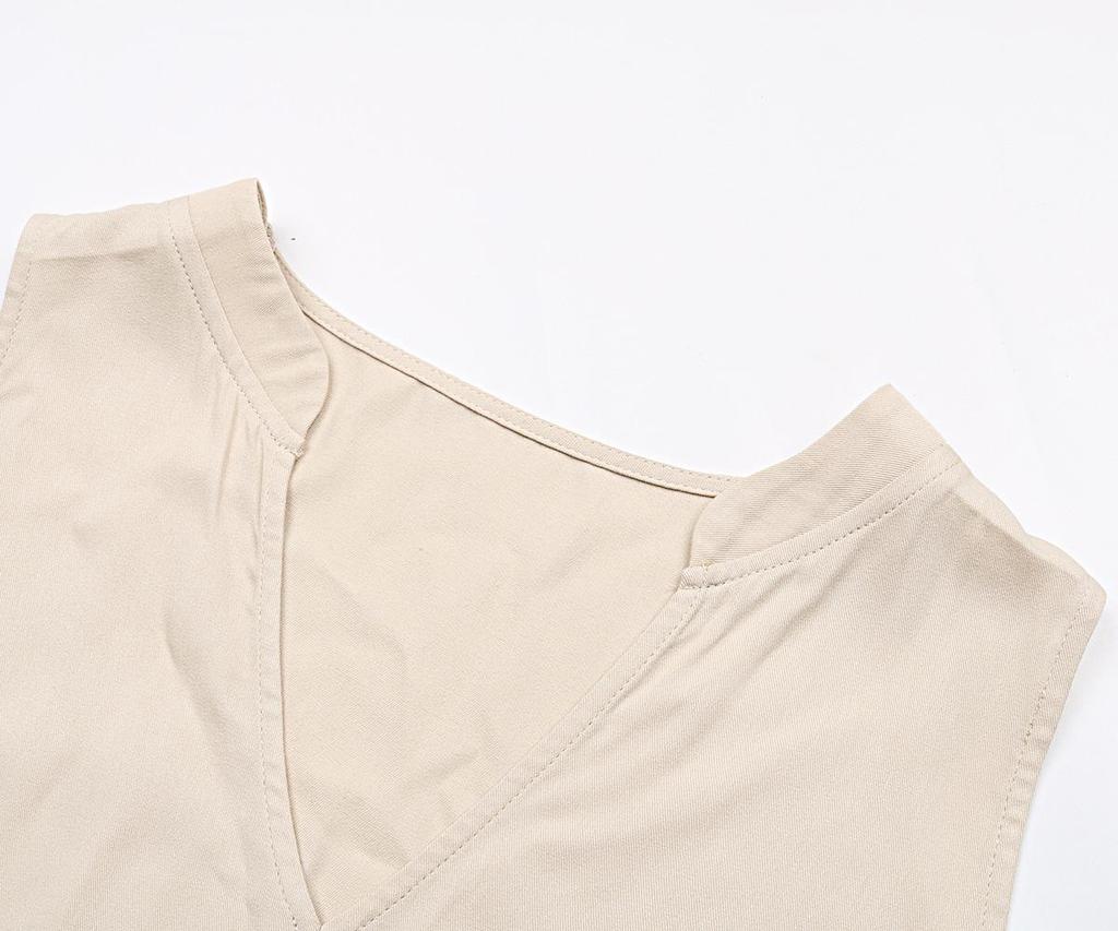 Летнее женское платье трапециевидной формы длиной до колена с V-образным вырезом без рукавов