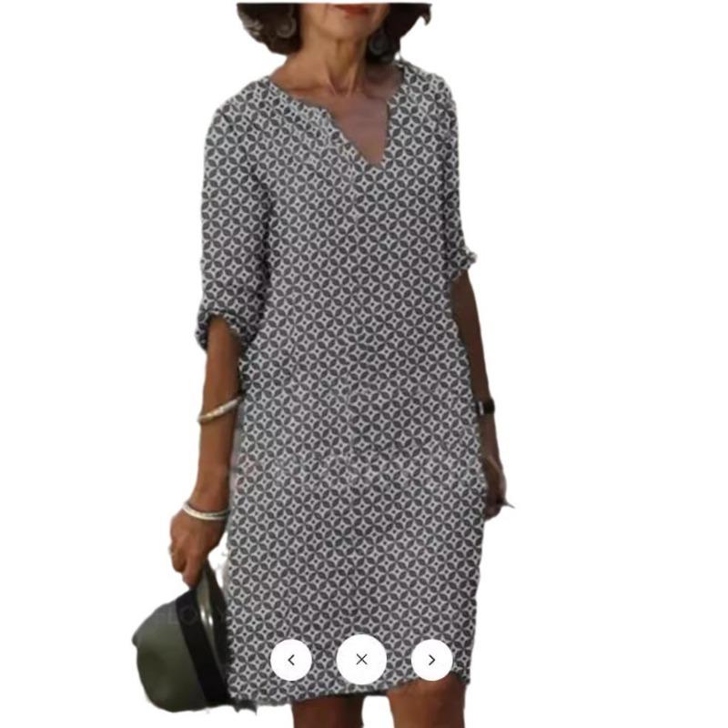 Женское платье с V-образным вырезом и принтом