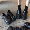Туфли женские кожаные на толстом каблуке в британском стиле 2025 года, новые весенне-осенние туфли на одной педали, черные универсальные мокасины