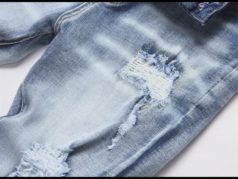 Men's Washed Blue Embroidered Patch Straight Jeans