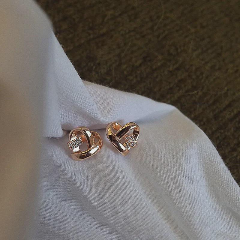 Высококачественные серьги-сердечки из серебра 925 пробы для женщин - модные летние и осенние нишевые серьги-клипсы