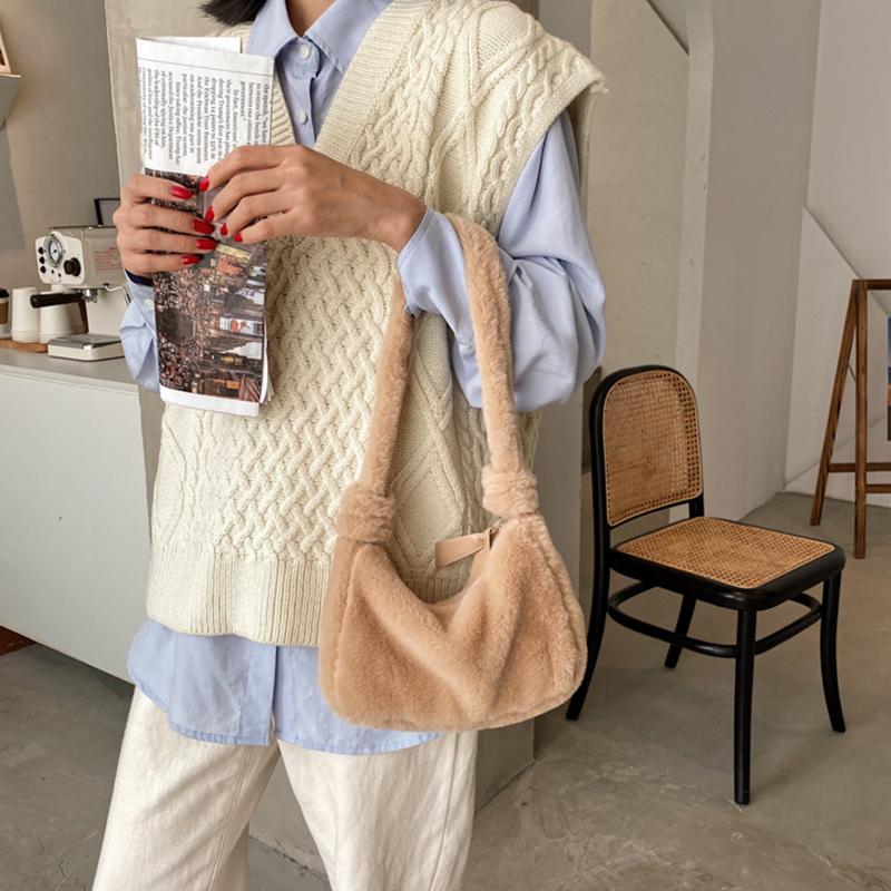 Женская плюшевая мягкая пушистая меховая зимняя сумка-багет через плечо под мышкой однотонная сумка-хобо KTY