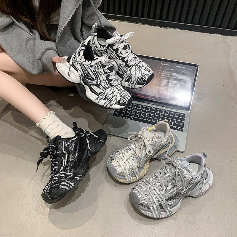 Париж ремешок платформа жареные уличные папины кроссовки женские 2025 новые маленькие универсальные увеличивающие рост повседневные кроссовки для бега