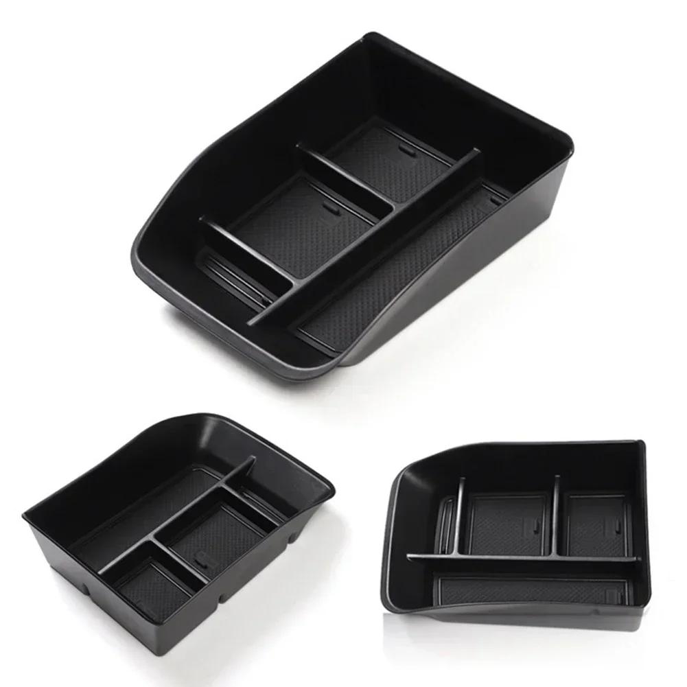 Используйте пространство эффективно с этим центральным органайзером для Dacia Spring. Легкая установка. Материал АБС. Черный