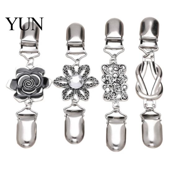 Rhinestone Collar Brooches 4Pcs Vintage Sweater Clips for Women Girls, Retro Floral Cardigan Clips, Elegant Scarf Clasps Metal Clothing Brooch