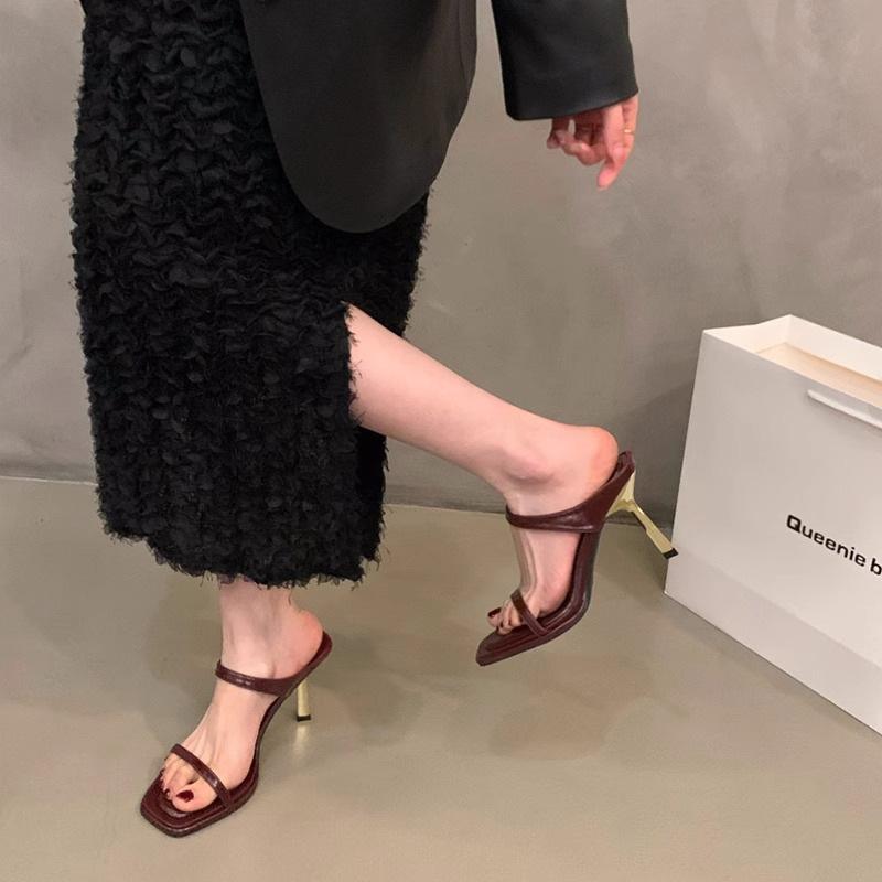 Лето 2025 года новые сексуальные сандалии на высоком каблуке для интернет-знаменитостей, женские, с леопардовым принтом, квадратным носком, открытым носком, сандалии-стилеты