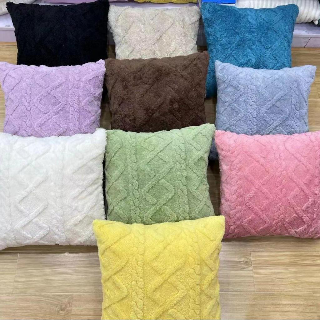 Однотонная зеленая плюшевая наволочка с ромбами для дивана