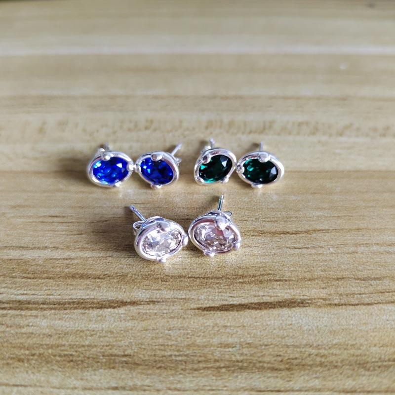 2026 new best-selling niche design with exquisite earrings in three colors, suitable for daily casual wear