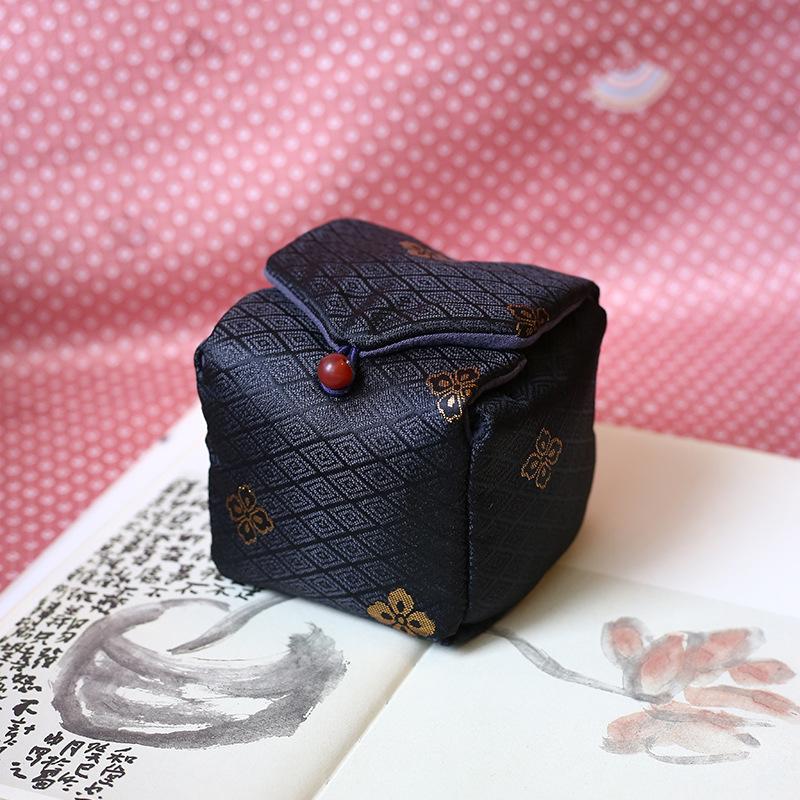 Набор керамических чашек Гайвань и чайник из исинской глины с китайской и японской парчой 34 цветов в хлопковом мешочке