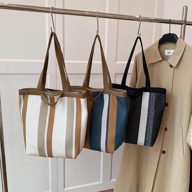 Новая полосатая контрастная сумка большой вместимости, модная, для поездок на работу, универсальная на плечо, вязаная тканевая сумка