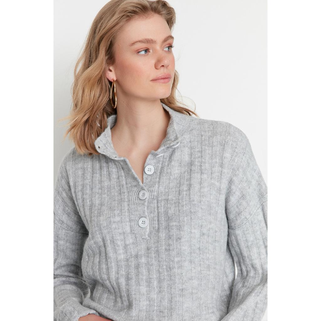 Бежевый вязаный свитер с широким узором и мягким текстурированным высоким воротником Twoaw21kz0783