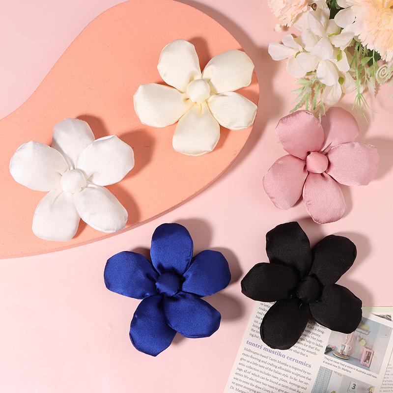 Corsage Brooch Cute Japanese Flower Design Sense Niche Pin Suit Shirt Female Sun Flower Neckline Decoration