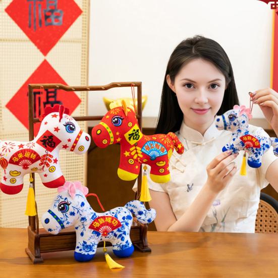 Плюшевая игрушка Лошадь Реалистичная мягкая кукла Национальный стиль Подвеска для сумки Мягкая лошадь Мягкое животное Брелок Год Лошади Украшение