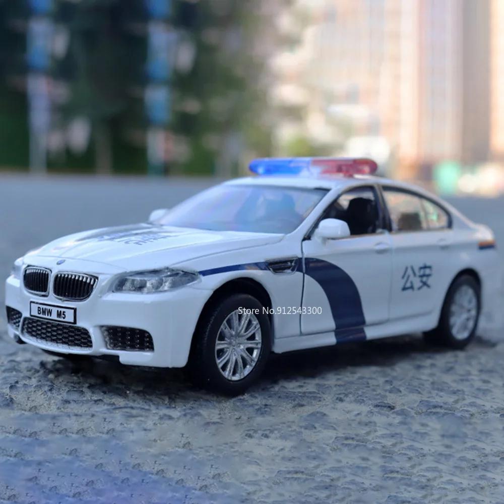 1:Масштаб 36 Модель игрушечного автомобиля BMW M5 Ford Mustang Volkswagen T-ROC Полицейская машина Литой сплав Открывающиеся двери Транспортные средства для моделей Подарки для мальчиков