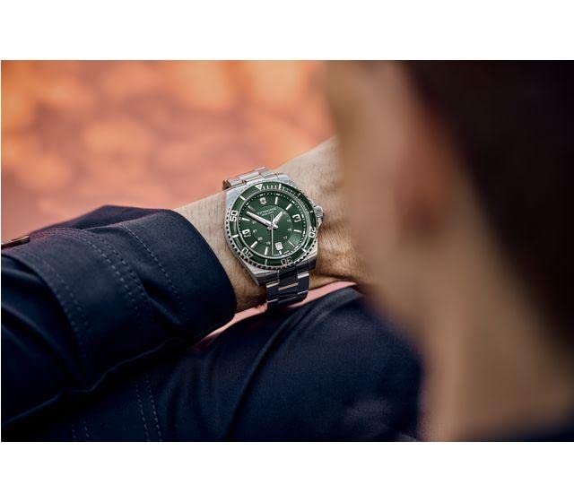 Victorinox MAVERICK 241934 Мужские серебристые часы