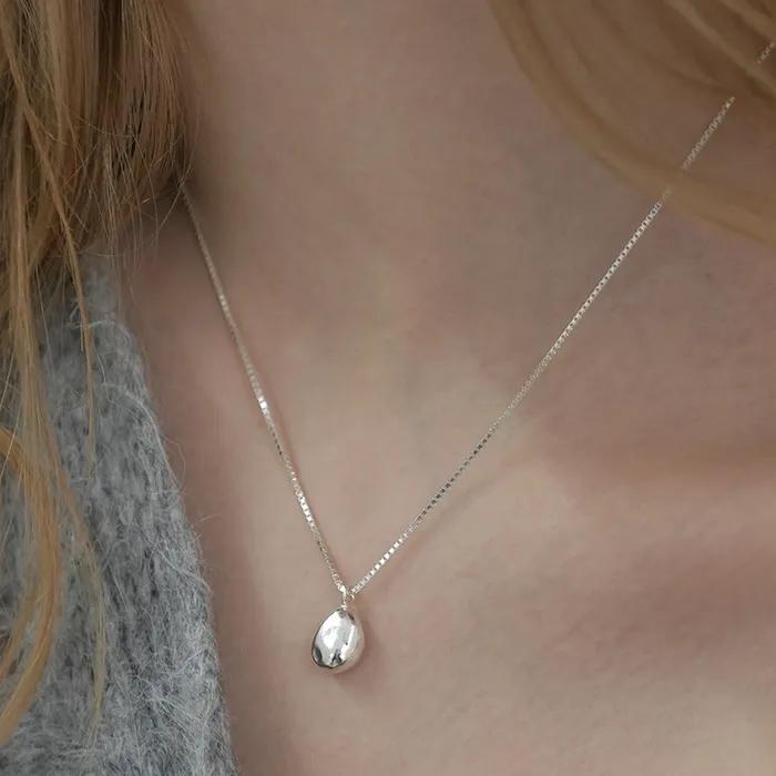 GENTLE STONE NECKLACE 06