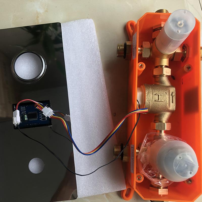 Высокотехнологичный цифровой настенный смеситель для душа с двумя или тремя выходами черного или хромированного цвета, управление клапаном с дисплеем, смеситель для душа