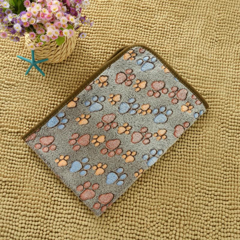 «Универсальное одеяло для домашних животных Four Seasons — плотная фланель с принтом лап для кошек и собак»