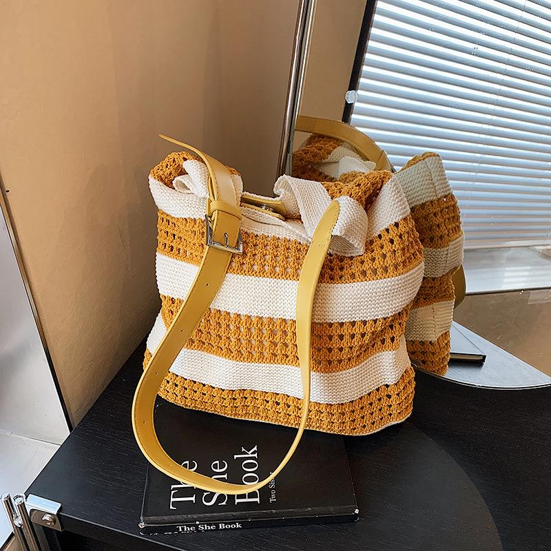 Новая сумка-тоут нишевый дизайн контрастный цвет полосатая вязаная сумка простая полая портативная сумка на плечо женская