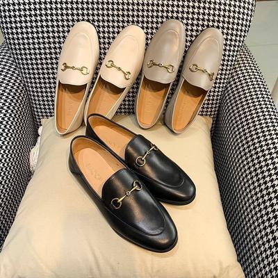 2025 новая весенняя женская обувь черные кожаные лоферы с пряжкой в виде лошади универсальные маленькие кожаные туфли на плоской подошве