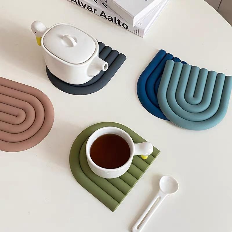 Радужный силиконовый коврик для стола Coaster Multifunctional Pot Holders For Kitchen Heat Resistant Pan Dispenser Placemat