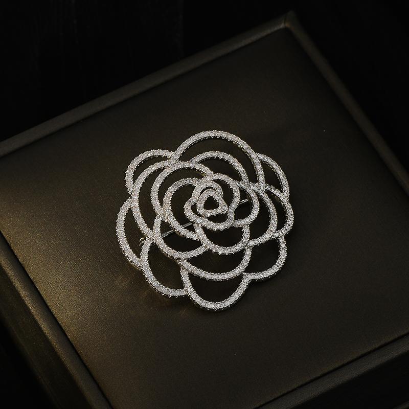 XZ60221 Small Fragrance Brooch High-grade Female Camellia Corsage 2023 New Fashion Luxury Pin Accessories Delicate Anti-slip