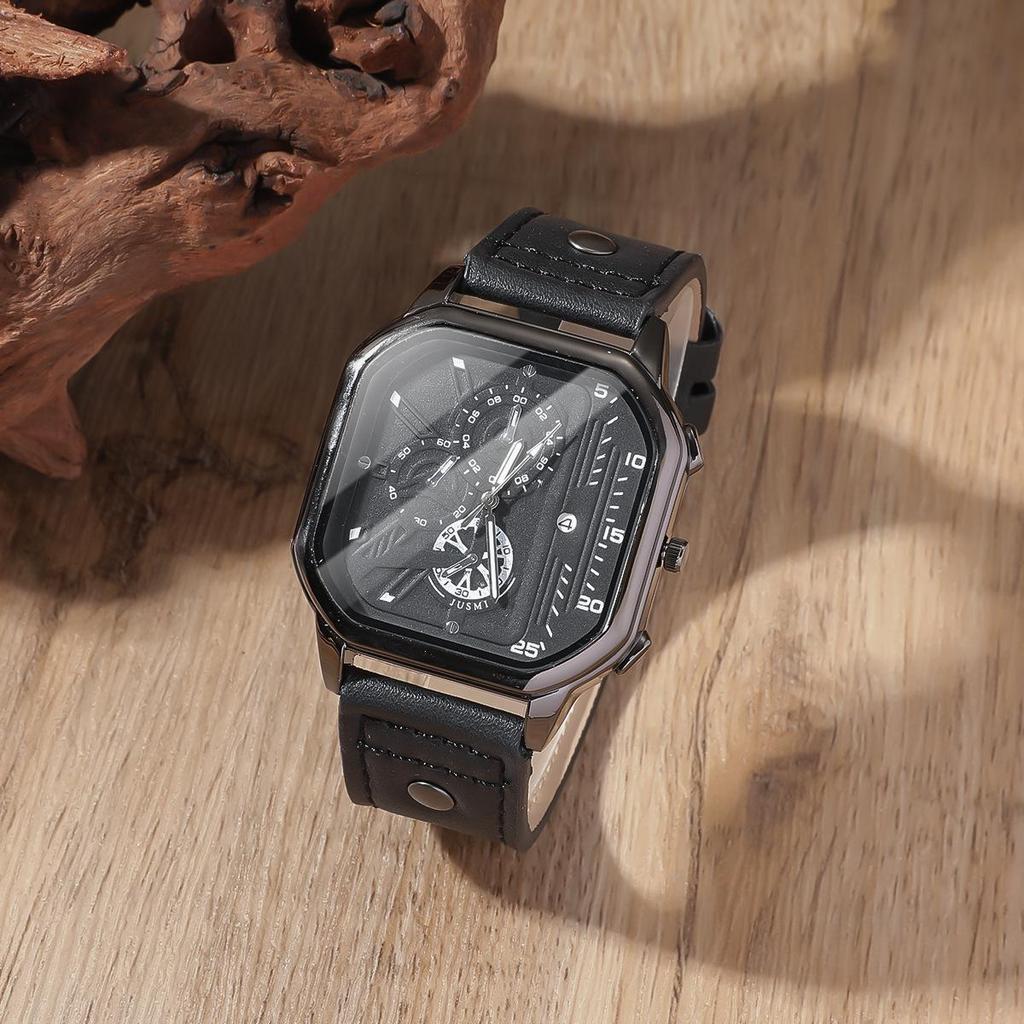 Мужской подарочный набор черного цвета: Кварцевые часы с кожаным ремешком, кошелек, бритва и два дополнительных ремешка.