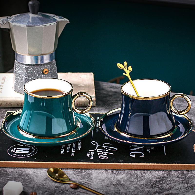 Керамический кофейный набор в европейском стиле – маленькая роскошная фарфоровая чашка с блюдцем и ложкой, дизайн с золотым ободком