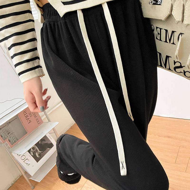 Женские повседневные брюки. Плюшевые и утолщенные вельветовые брюки. Широкие брюки. Коричневые прямые брюки. Теплые, удобные, простые, однотонные, осень и зима.