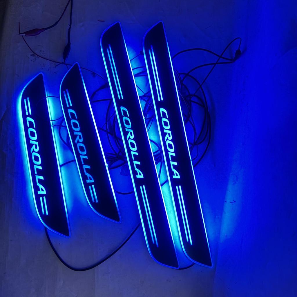 Комплект из 4 светодиодных подсвечиваемых накладок на пороги Phantom Color для новой Corolla