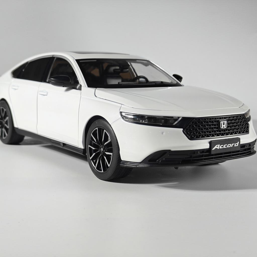 1/18 HONDA ACCORD Одиннадцатого поколения Седан Класса B Модель из сплава Литье под давлением Модель Большого Автомобиля Настольные Украшения Подарок на День Рождения Для Мальчиков