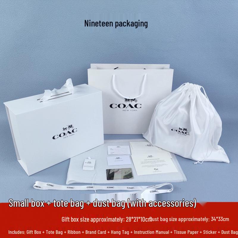 Подарочная коробка COACH Белая с магнитной застежкой для ремня или шарфа