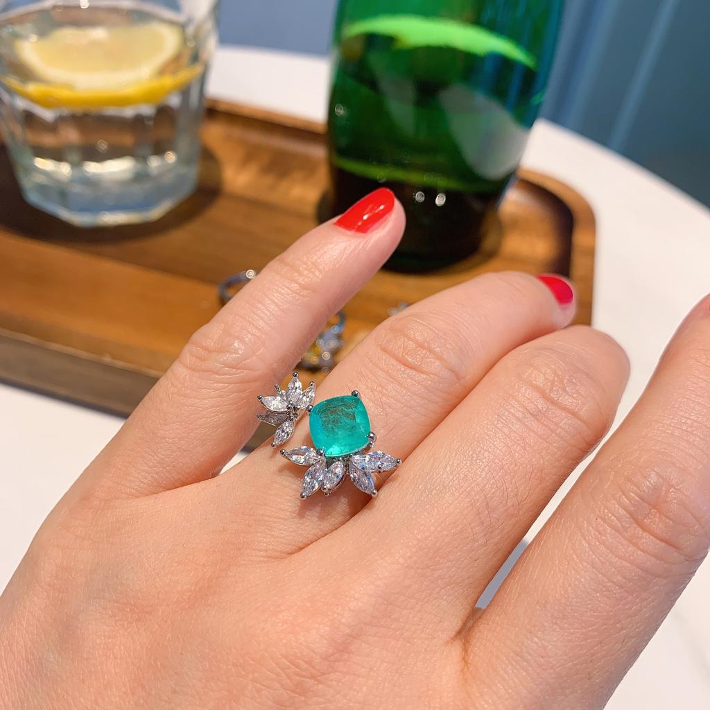 2024 Новое модное кольцо Founder Ring Женское универсальное ретро-кольцо Ювелирные изделия из медного покрытия с изумрудом из настоящего золота