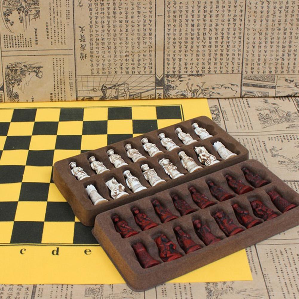 Antique Small Chess Leather Chess Board Characters Chess Game Resin Lifelike Chess Pieces For Parent-Child Entertainment