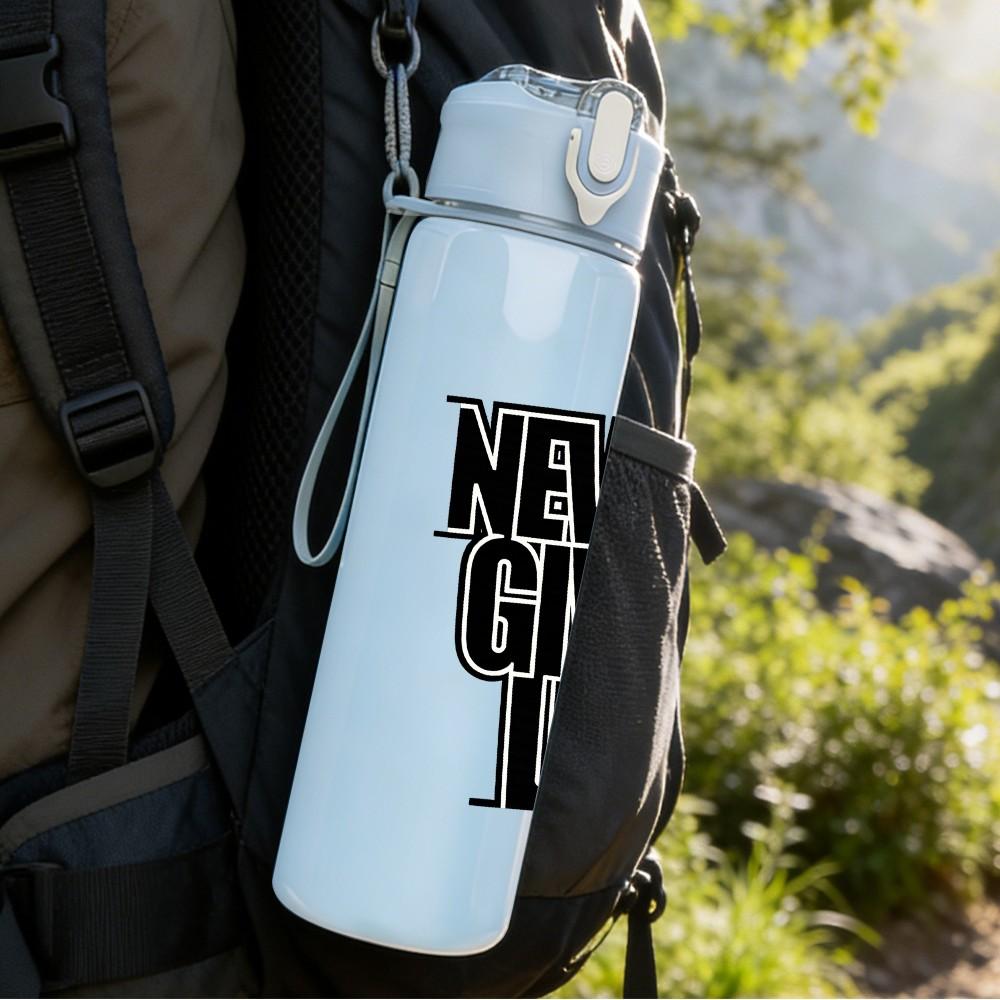 1PC Never Give Up Bold Motivational Print 750ml Color Plastic Sports Water Bottle Leakproof Flip Straw Lid Suitable for Sports Office Home Use