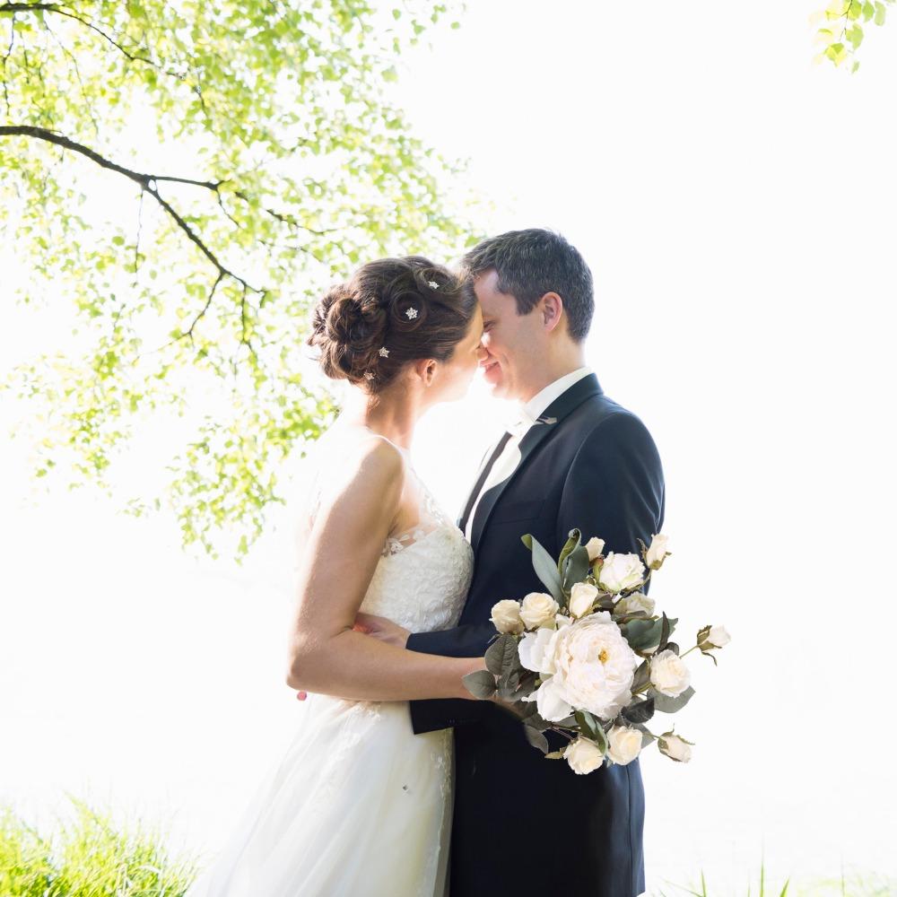 Валентинки Искусственные пионы Розы Реалистичные искусственные букеты со стеблями Шелковые цветочные композиции для дома Внутренние кофейные украшения Декор стола Свадьба