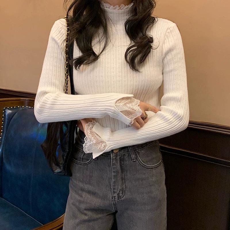 Абрикосовый свитер приталенного силуэта с кружевной отделкой - Женский трикотажный топ с полувысоким воротником и длинным рукавом для весны и осени