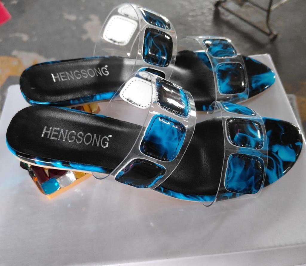 Мода Мода Женская обувь Лето Новые стили Толстые каблуки Высокие каблуки Противоскользящие Удобные тапочки Простые Легкие женские сандалии