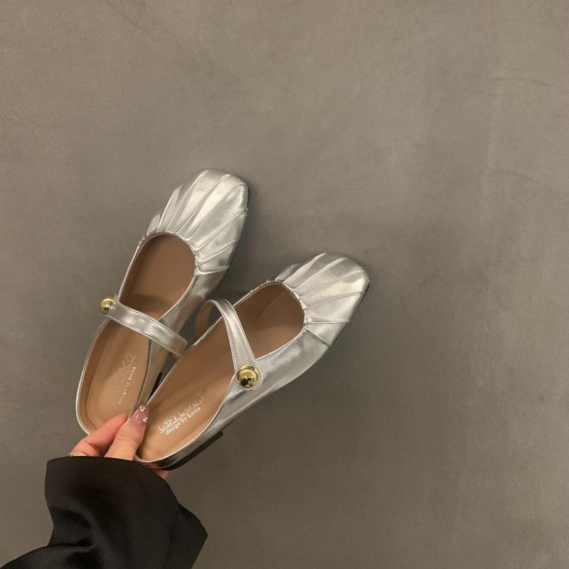 Плоские французские маленькие ароматные полутапочки с булочкой на голове, женские туфли с пряжкой, летняя одежда, темпераментные сандалии, полуподдержка 2024