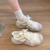 Кроссовки 2024 года женские на толстой подошве осень/зима новая корейская версия модные студенческие нескользящие спортивные туфли на шнуровке