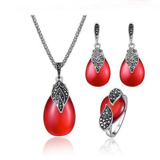 Новый темпераментный бриллиантовый инкрустированный женский комплект украшений в стиле ретро с искусственным драгоценным камнем