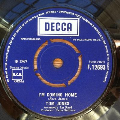 7-дюймовая пластинка ТОМ ДЖОНС - Я возвращаюсь домой F12693 Decca 1967 Великобритания Рок Б/У