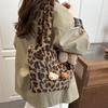 Пушистая сумка-ведро в леопардовый принт в стиле ретро, большой вместимости, женская сумка кроссбоди/подмышечная на зиму 2025