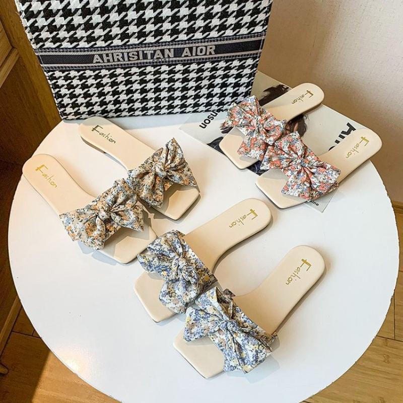 Новые женские тапочки, летние пляжные тапочки с принтом и бантиками, однословные сандалии, модные тапочки большого размера на плоской подошве