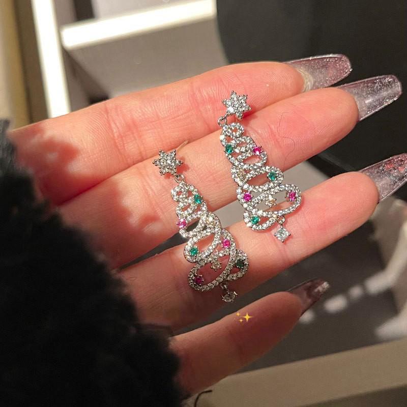 2023 High-End French Pearl Earrings: Light Luxury, Unique Design for Women